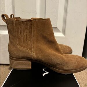 Tan Chelsea Ankle Boots with Elastic Panels and Low Heel